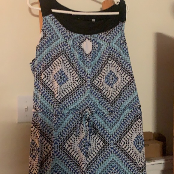 Beautiful geometric patterned maxi - Picture 2 of 3